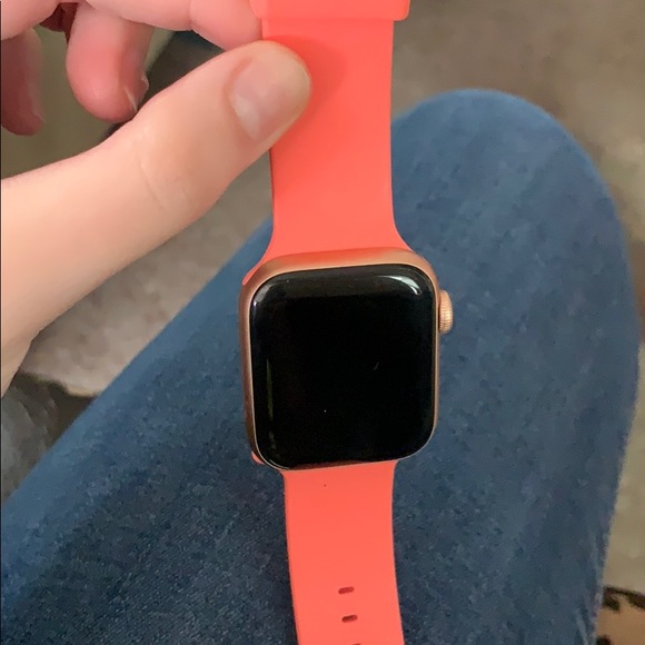 Apple Watch ROSE GOLD - Picture 2 of 3